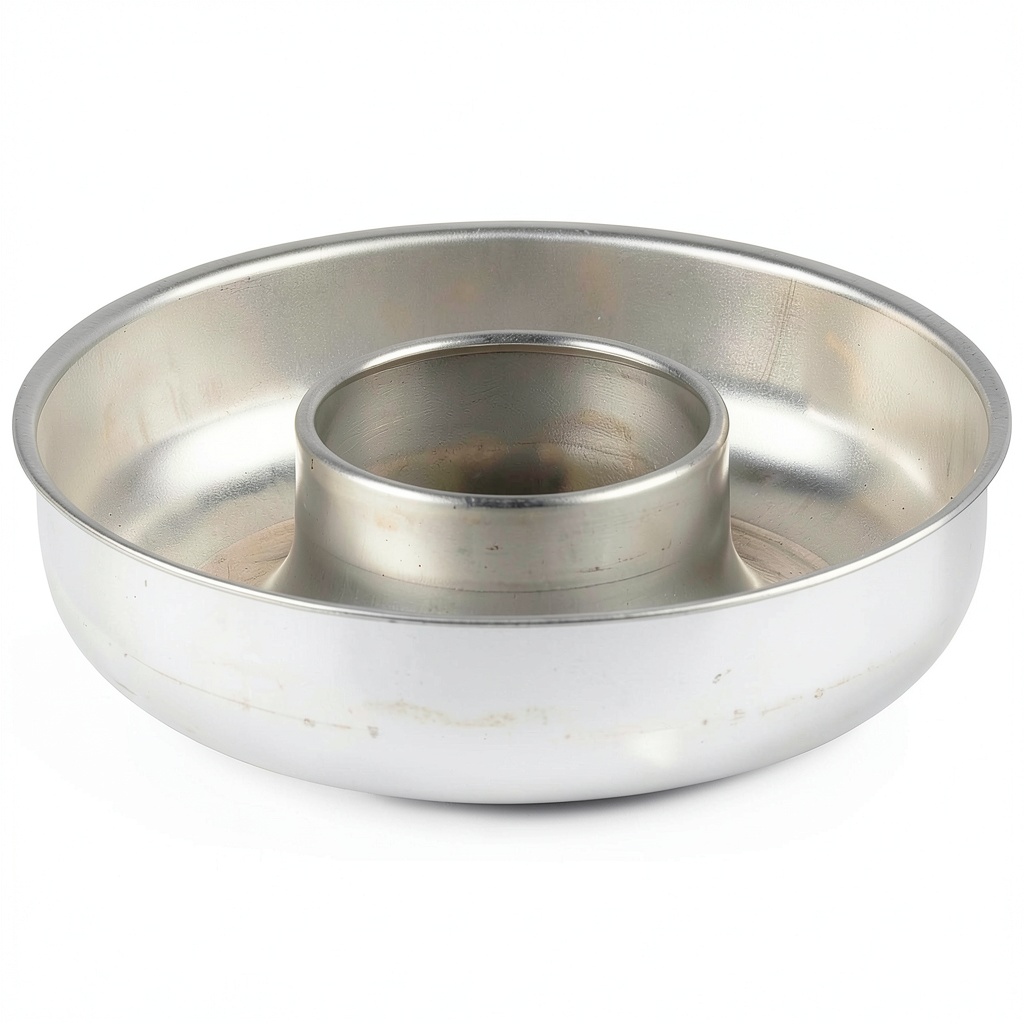 Louis Tellier ring mold cake pan displaying its tin-plated surface and size